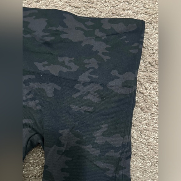 SPANX Look At Me Now Camouflage Leggings - Picture 4 of 5